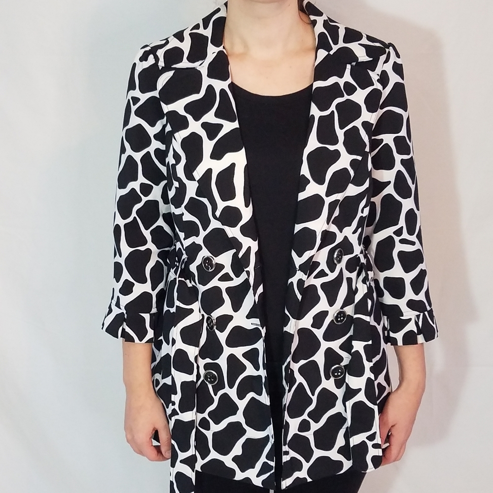 Woman's trench coat with belt - Picture 5 of 7